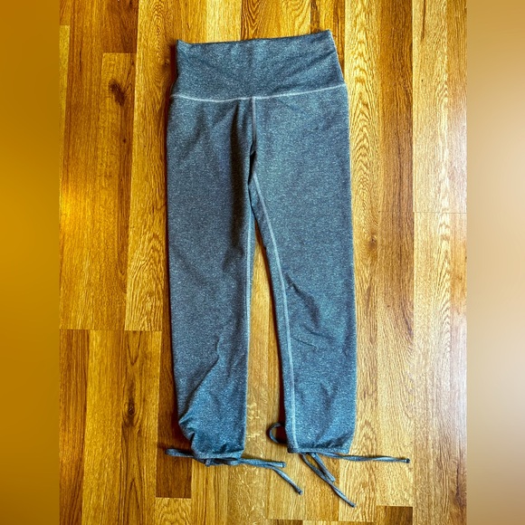 aerie Pants - Aerie Heathered Gray Athletic Active wear Capri Legging small Chill Play Move